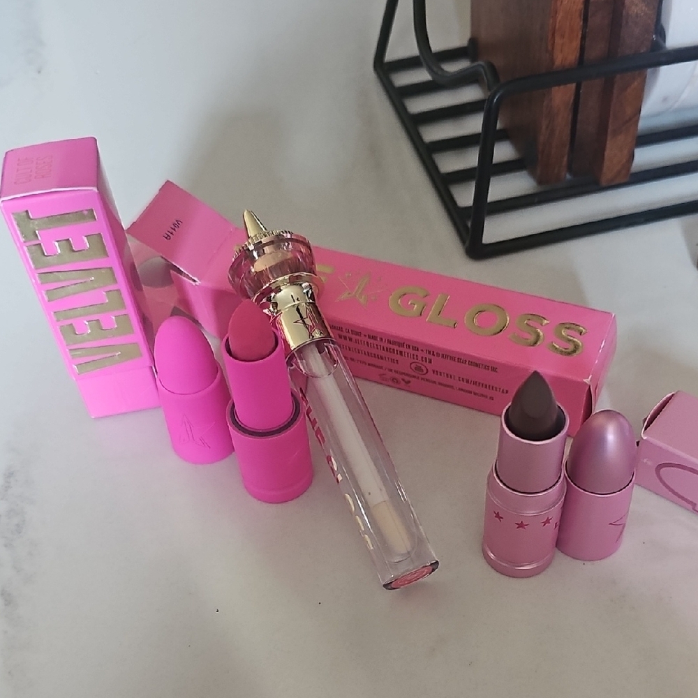 Jeffree Star Pink and Brown Lipstick Set